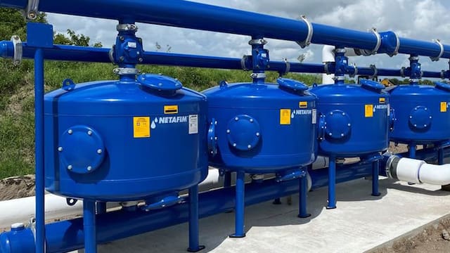 Orbia vuela en Bolsa tras reporte de posible venta de Netafim por 1,400 MDD a empresario chino