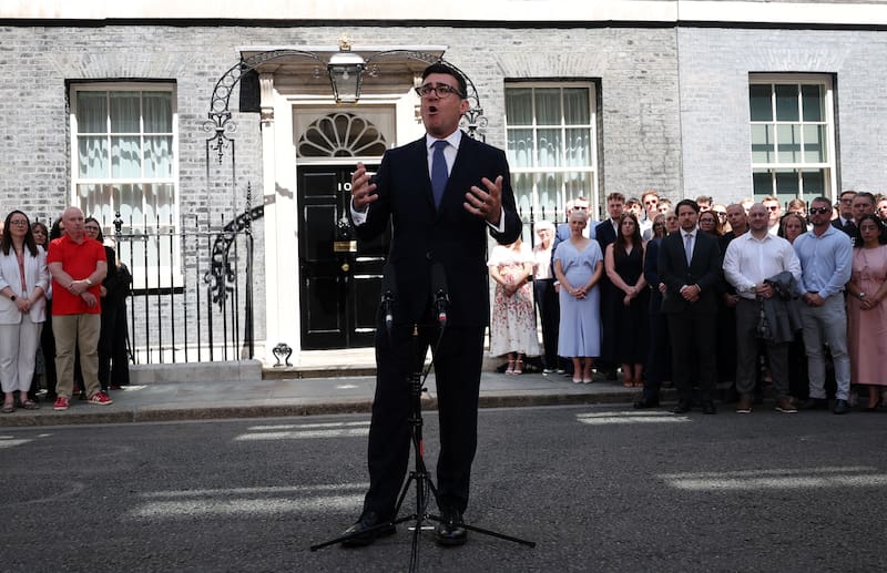 Andy Burnham pronunció su primer discurso como primer ministro frente al número 10 de Downing Street, tras asumir el cargo en reemplazo de Keir Starmer.