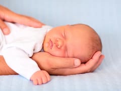 Oficial | Por decisión del Gobierno, todos estos bebés serán anotados con doble apellido incluso si el padre o la madre no están de acuerdo