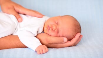 Oficial | Por decisión del Gobierno, todos estos bebés serán anotados con doble apellido incluso si el padre o la madre no están de acuerdo