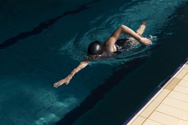 La natación es uno de los ejercicios más completos (Fuente: Freepik)