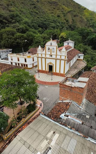 Está en Antioquia y casi nadie lo visita: el pueblo donde se produce el café más premiado de la región