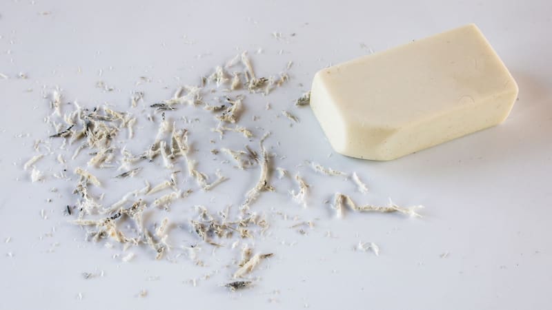 Ni jabón ni detergente: el truco fácil para sacar los rayones del celular en pocos minutos. Foto: Shutterstock