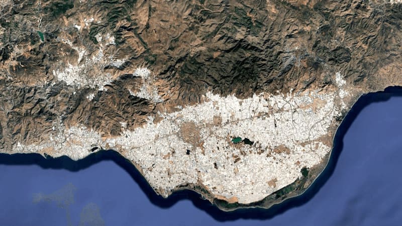 Ni las pirámides ni el Burj Khalifa: la única edificación humana que se ve desde el espacio y es reconocida por la NASA
Fuente: BBC