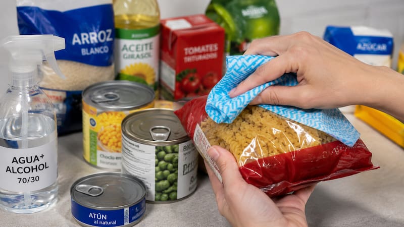 Ni lavandina ni detergente: cómo limpiar las compras del supermercado y dejar todo desinfectado para que las bacterias no entren a tu casa
Fuente: IA