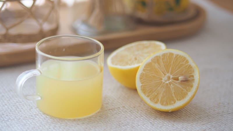 El jugo de limón es rico en vitaminas.