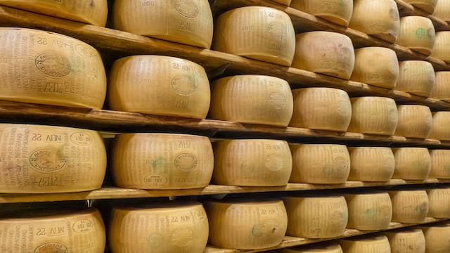 Ni oro ni dinero | Los bancos de Italia guardan miles de quesos en sus bóvedas: cuál es el motivo