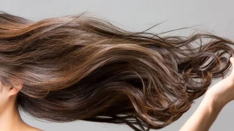 Ni shampoo seco ni talco: el truco que deja el pelo impecable por más tiempo