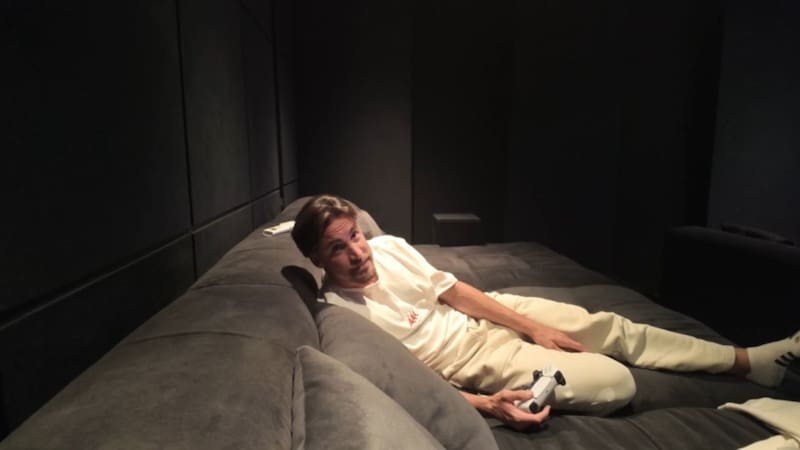 Así es por dentro la casa de Nicolás Tagliafico y Caro Calvagni en Argentina: cine con candy bar, gimnasio y chef privada.