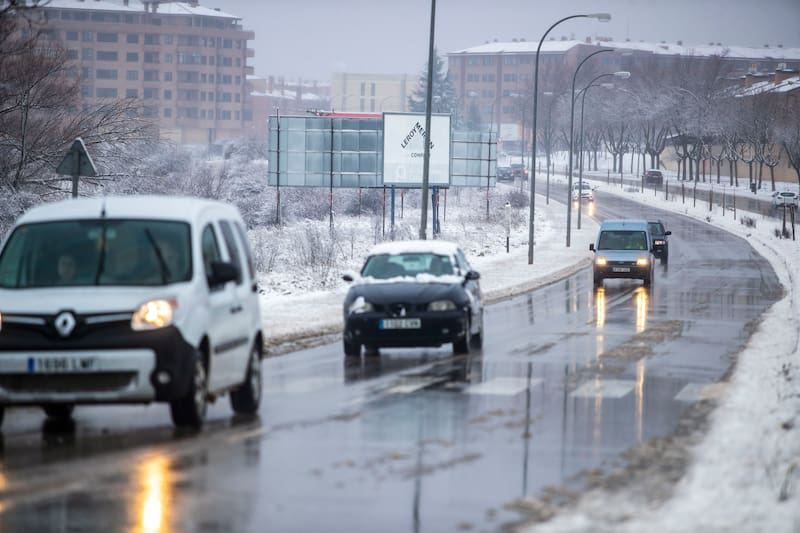 La borrasca también deja nevadas y deshielos en zonas del interior, con avisos activos por complicaciones en la circulación y crecida de ríos.