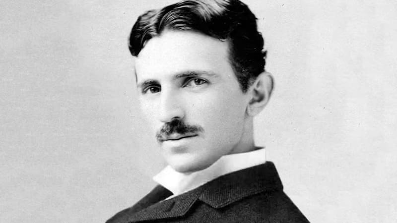 En 1926, Nikola Tesla aseguró que algún día tendríamos “el mundo entero en el bolsillo”: la profecía que se cumplió al pie de la letra.