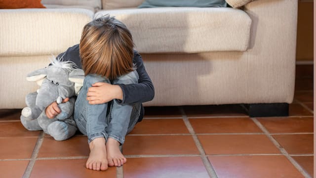 Es oficial | El Gobierno avanza para prohibir un “síndrome” que afectaba a menores y ya cambia la protección de sus derechos: “durante años se ha dudado de su palabra”