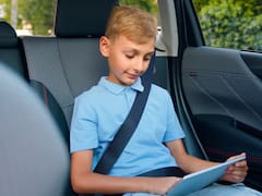 Regla nacional | Hasta qué edad niños y jóvenes deberían viajar en el asiento trasero del auto, de acuerdo con la NHTSA