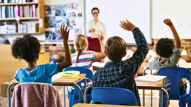 ¿En qué mes nacen los niños más inteligentes? La ciencia analizó miles de casos y esto encontró