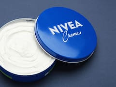 Cristina Hoyos, dermatóloga, explica para qué sirve la Nivea de pote azul: “Aporta alivio al mejorar la hidratación y reducir tirantez”
