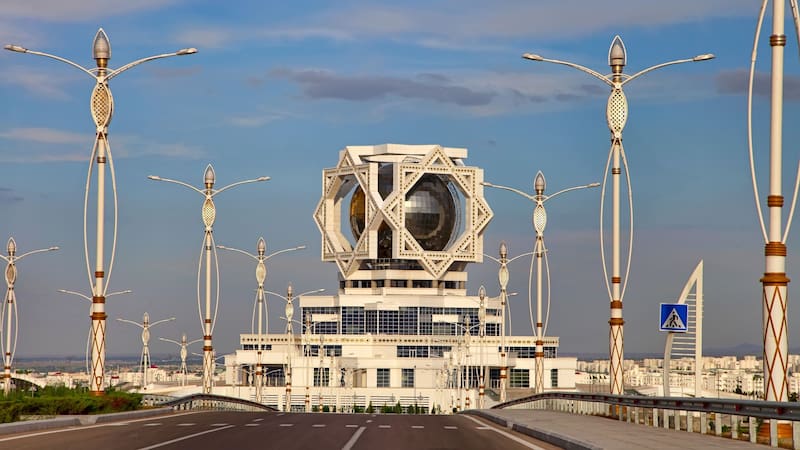 No es Corea del Norte: el país donde todo es blanco, no hay wi-fi pero el agua y la electricidad son gratuitas