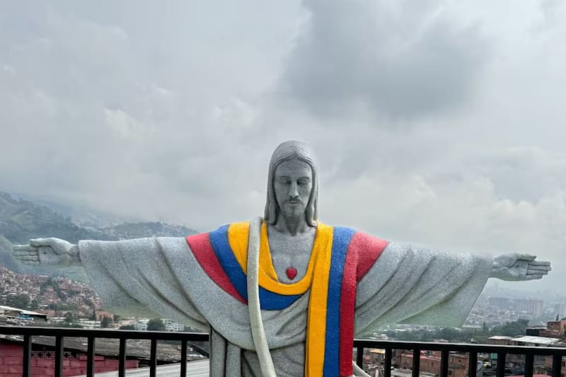 Para conocer horarios actualizados, reservas o eventos especiales, se aconseja consultar directamente sus redes sociales oficiales, especialmente su cuenta de Instagram.