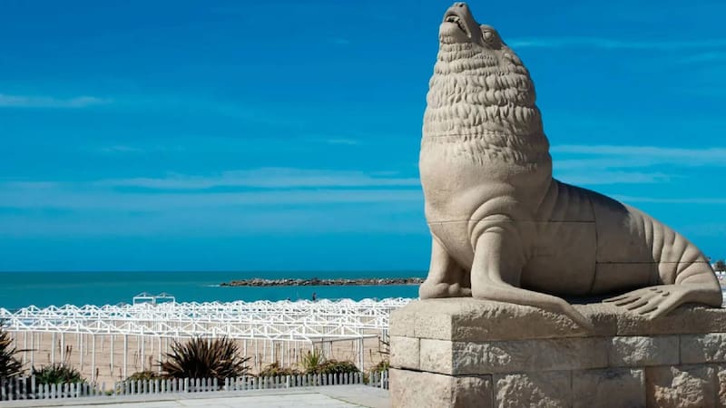 El calendario de feriados 2026 suma oportunidades para viajar a Mar del Plata y otros destinos de la Costa Atlántica en familia.