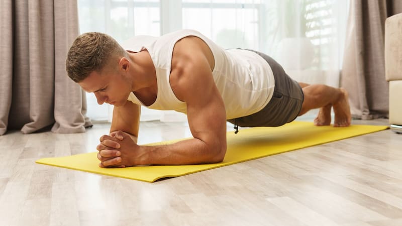 No son 2 minutos | Cuánto tiempo hay que hacer plancha para marcar los abdominales, fortalecer los hombros y mejorar la postura
Fuente: Shutterstock