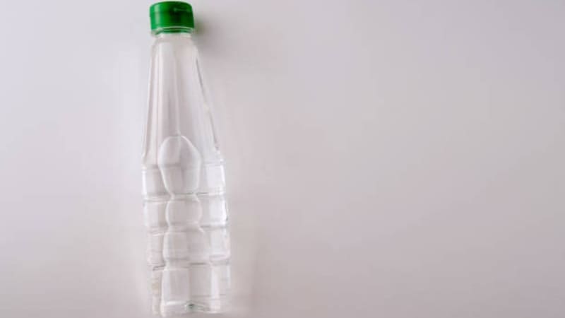 Rociar vinagre en el parabrisas del auto: para qué sirve y por qué recomiendan hacerlo (foto: archivo).