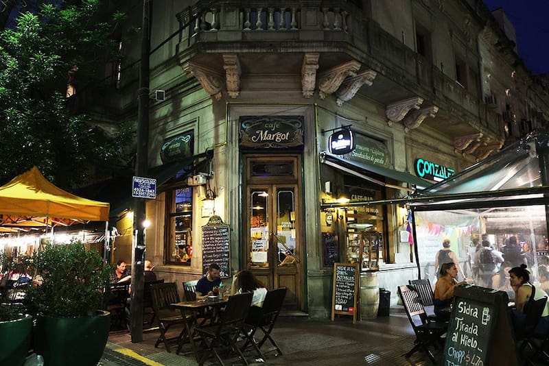 Noche de los Bares Notables en Buenos Aires.