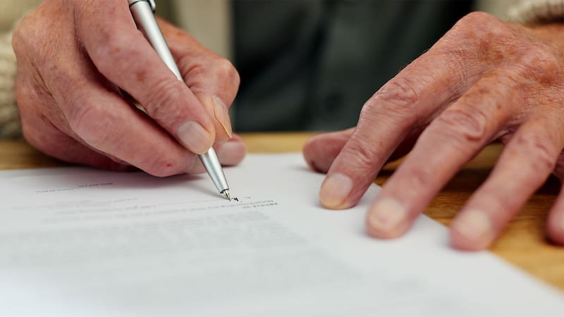 No tengo hijos: cómo se reparte la herencia y qué opciones existen según la ley.