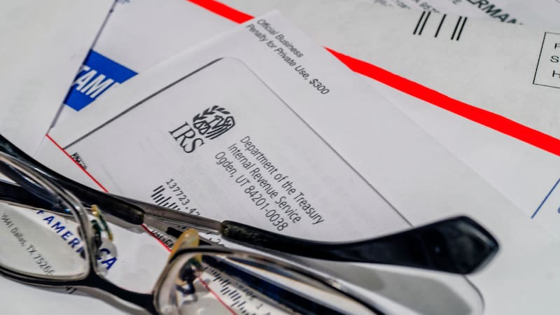 IRS envía a cartas a todos los contribuyentes que tengan obligaciones fiscales pendientes.