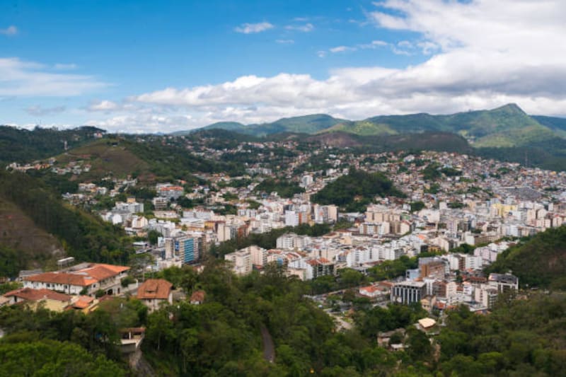La búsqueda apunta a personas que quieran colaborar en un alojamiento turístico ubicado en Nova Friburgo.