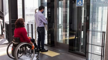 Dile adiós a los ascensores del Metrobús: así deberán subir a partir de ahora todas estas personas en las estaciones