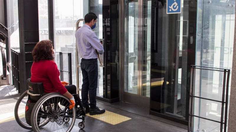 Metrobús fijó normas en el uso de los ascensores de sus estaciones.