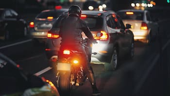 Nuevo reglamento de tránsito: las reglas cambian únicamente para quienes manejan estos vehículos y las multas serán más duras