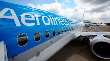 Una jueza de EE.UU. autorizó a un fondo buitre a embargar activos argentinos por la expropiación de Aerolíneas: cuánto hay que pagar