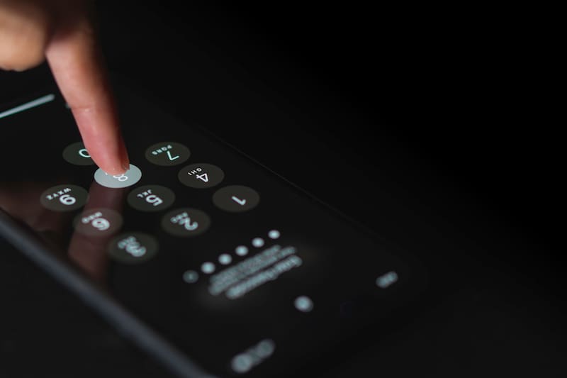 La identificación obligatoria busca frenar fraudes telefónicos y garantizar que cada línea esté asociada a su propietario legítimo, una medida que aplicará a todos los operadores del país. Fuente: Shutterstock.