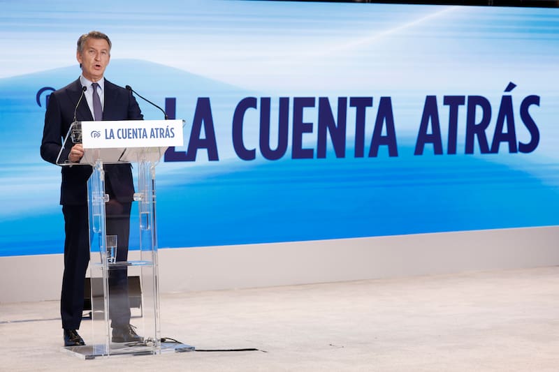 MADRID, 22/07/2026.- El líder del PP, Alberto Núñez Feijóo, hace balance del curso político y de la marcha de la legislatura, con la mirada puesta en las causas judiciales que afectan al PSOE y al Gobierno y la falta de apoyos parlamentarios del Ejecutivo, este miércoles en Madrid. EFE/ Chema Moya