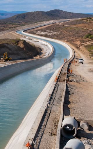 Construyen el río artificial más largo de América latina: cruzará más de 145 km y llevará agua a una de las zonas más secas de la región