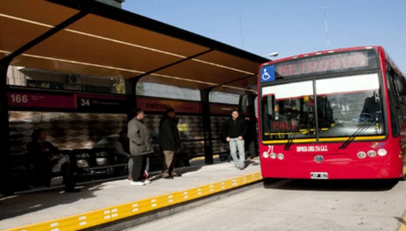 Levantan un moderno metrobús que aliviará el tráfico de la área más congestionada de Buenos Aires (foto: archivo)