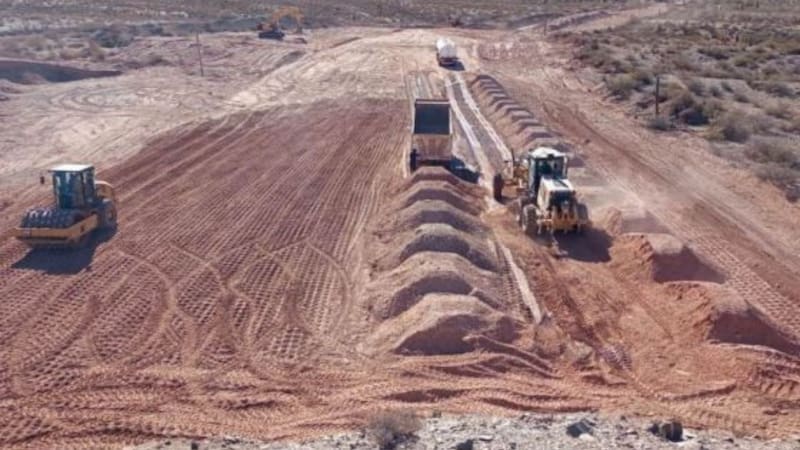 Maquinarias realizando trabajos sobre la Ruta Nacional 40.