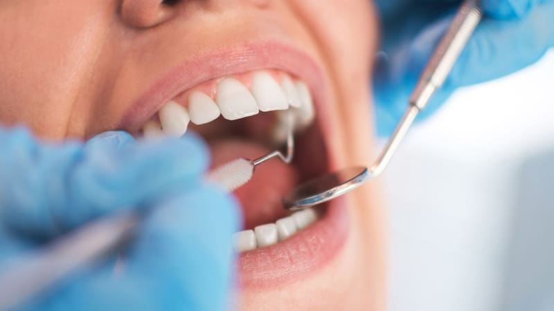 Atención odontológica gratuita de la UBA: dónde atenderán los dentistas y cómo solicitar turno.