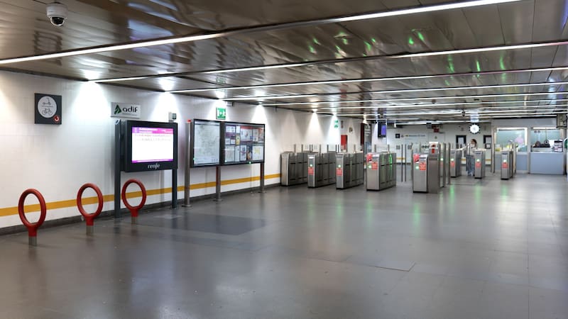 Oficial | El Gobierno impulsa la mayor renovación de la línea de trenes más usada: vagones de dos pisos y cuatro túneles