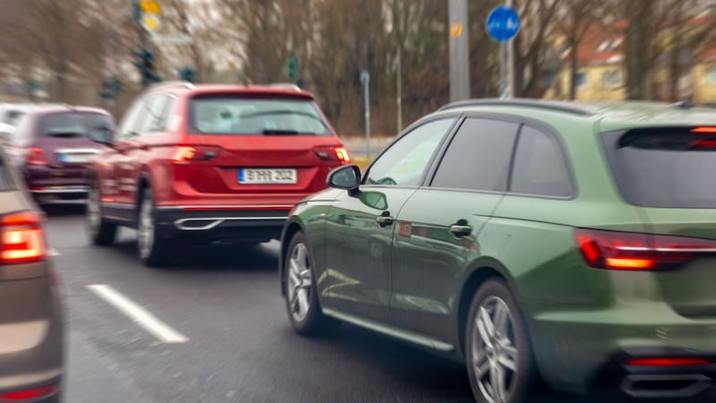 Oficial | El Gobierno prohibirá los adelantamientos de vehículos en rutas de todo el país en estos casos