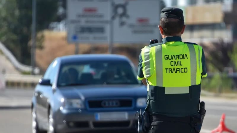 Oficial | El Gobierno también multará a los peatones a partir de ahora por este grave error al circular por la calle