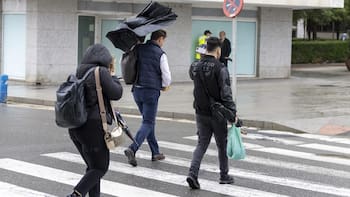 Oficial | El Gobierno también multará a los peatones a partir de ahora por este grave error al circular por la calle