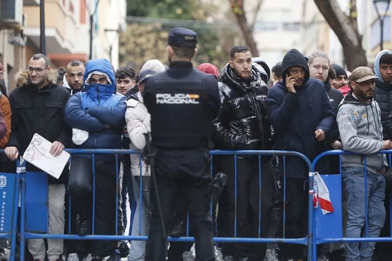 Oficial | El Supremo rechaza llevar a la Justicia europea la regularización de migrantes. Fuente: EFE.