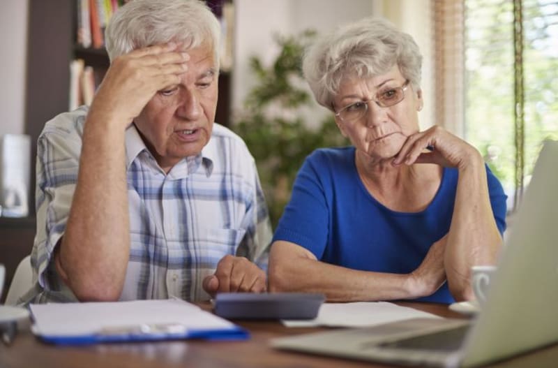 Oficial | La Seguridad Social paga hasta 147,60 euros extra al mes por tener hijos: qué pensionistas pueden cobrarlo (foto: Shutterstock)
