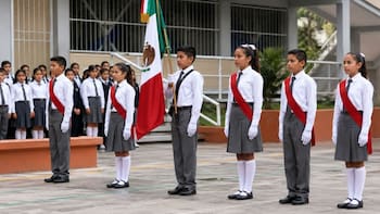 Oficial | La SEP cambia las reglas y la escolta escolar ya no será para los alumnos con mejores calificaciones