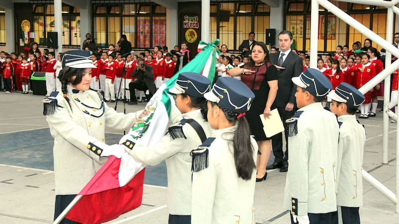 Oficial | La SEP cambia las reglas y la escolta escolar ya no será para los alumnos con mejores calificaciones
