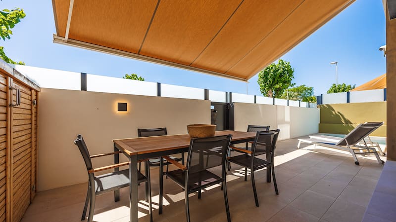 Oficial | Las comunidades de vecinos podrán prohibir a los pisos turísticos utilizar las terrazas y zonas comunes y no habrá vuelta atrás (foto: Shutterstock)