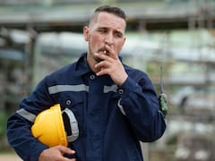 Oficial: las empresas pueden obligar a que los trabajadores que fumen recuperen el tiempo perdido