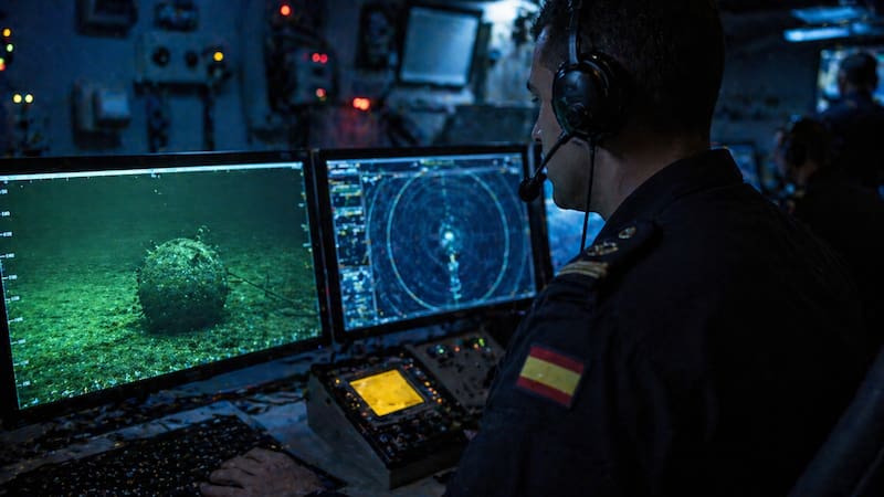 La identificación de explosivos históricos requiere protocolos técnicos y personal especializado de la Armada.