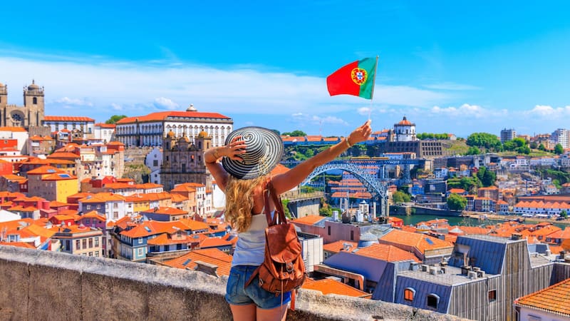 Oficial | Portugal impedirá la entrada y salida del país a quienes tengan el pasaporte vigente pero no cumplan este requisito obligatorio